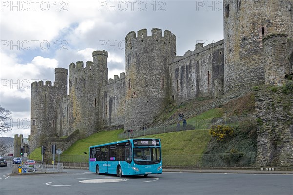 Bus, Castle, Conwy, Wales, Great Britain