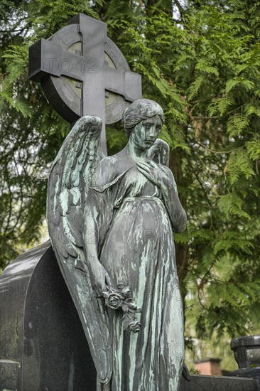 Angel figure, grave, North Cemetery, Wiesbaden, Hesse, Germany, Europe