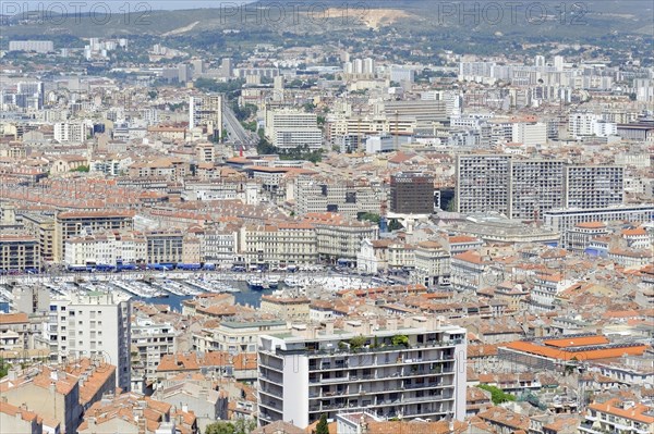 View of Marseille with its densely built-up neighbourhoods and high-rise buildings, Marseille, Departement Bouches-du-Rhone, Provence-Alpes-Cote d'Azur region, France, Europe
