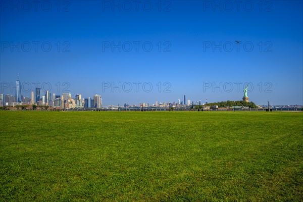 Views on New York Harbor, Manhattan and Statue of Liberty from the Liberty State Park, Jersey City, NJ, USA, USA, North America