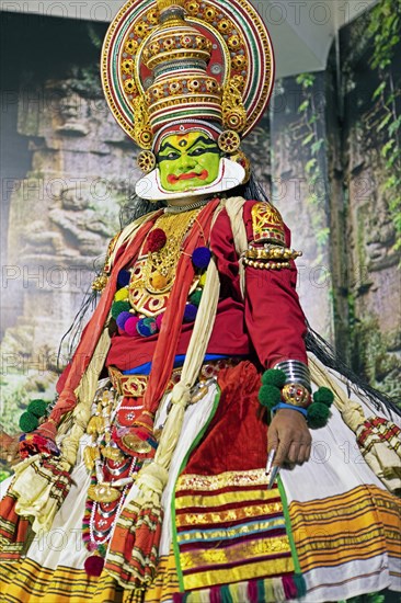 Kathakali performer or mime, 38 years old, on stage at the Kochi Kathakali Centre, Kochi, Kerala, India, Asia