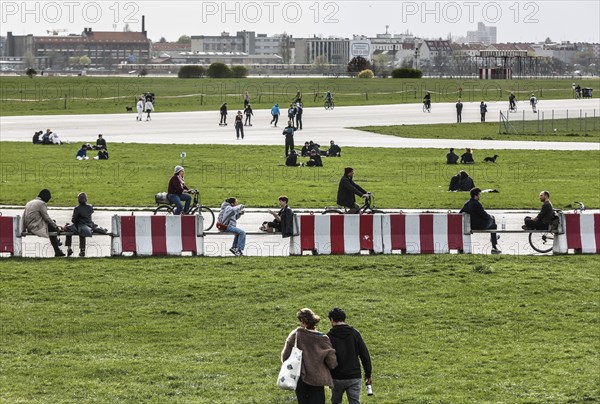 Visitors at Tempelhofer Feld, Berlin, 01.04.2024., Berlin, Berlin, Germany, Europe