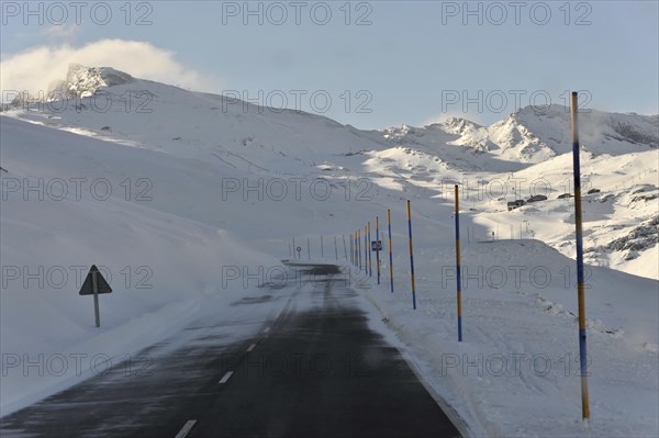 Mountains in Andalusia, Mountain range with snow, near Pico del Veleta, 3392m, Gueejar-Sierra, Sierra Nevada National Park, A mountain road with snow-covered edges and clear roadway in front of a mountain backdrop, Costa del Sol, Andalusia, Spain, Europe