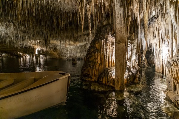 Amazing photos of Drach Caves in Mallorca, Spain, Europe