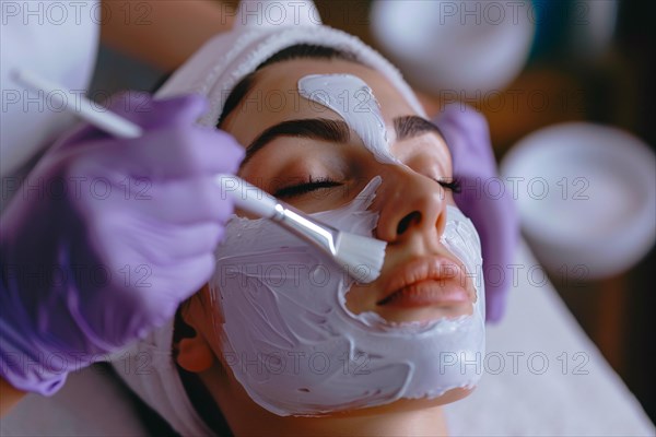 Cosmetician applying violet beauty skin care face mask on woman's face. KI generiert, generiert, AI generated