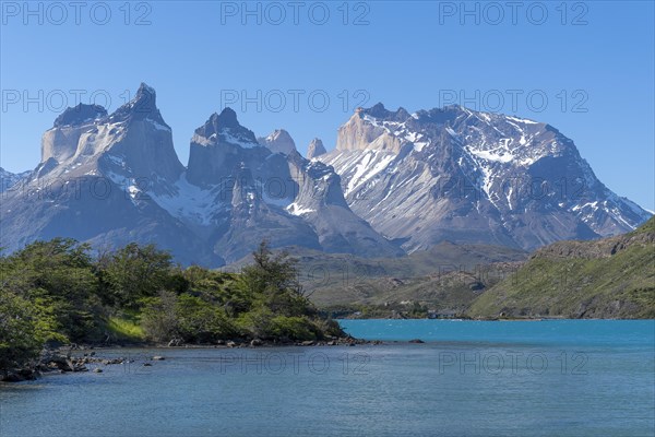 Lago Pehoe, mountain range of the Andes, Torres del Paine National Park, Parque Nacional Torres del Paine, Cordillera del Paine, Towers of the Blue Sky, Region de Magallanes y de la Antartica Chilena, Ultima Esperanza province, UNESCO biosphere reserve, Patagonia, end of the world, Chile, South America