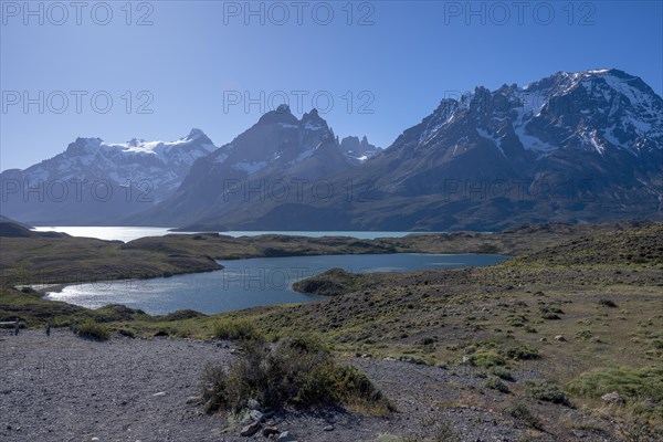 Lago Pehoe, mountain range of the Andes, backlight, Torres del Paine National Park, Parque Nacional Torres del Paine, Cordillera del Paine, towers of the blue sky, Region de Magallanes y de la Antartica Chilena, Ultima Esperanza province, UNESCO biosphere reserve, Patagonia, end of the world, Chile, South America