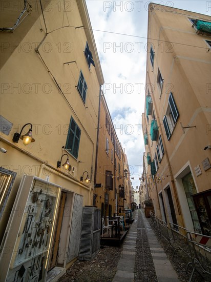 Narrow alley in the old town centre, Alghero, Sardinia, Italy, Europe