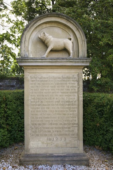 Monument to Carl Alexander's faithful pug, stone figure, stone slab with inscription, Winnental Castle built in the 15th century by the Teutonic Knights as the seat of the Winnender Kommende, former castle of the Teutonic Order, today Winnenden Castle Clinic Centre for Psychiatry, castle building, castle park, Winnenden, Rems-Murr district, Baden-Wuerttemberg, Germany, Europe