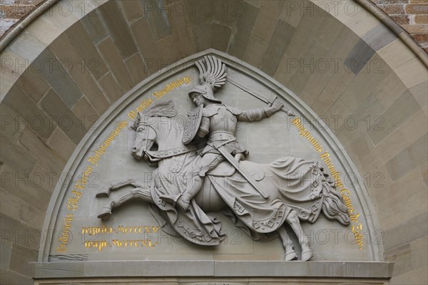 Eagle Gate, stone relief on the outer castle gate, knight figure on horse, armour, inscription, Hohenzollern Castle, ancestral castle of the Prussian royal and German imperial dynasty of Hohenzollern, summit castle, historic building by the Berlin architect Friedrich August Stueler, architecture, neo-Gothic, castle building, aristocratic residence, Bisingen, Zollernalbkreis, Baden-Wuerttemberg, Germany, Europe