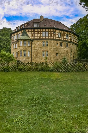 Moated castle Sachsenheim, castle Grosssachsenheim, former moated castle, architecture, historic building from the 15th century, half-timbered, meadow, lawn, facade, windows, masonry, Sachsenheim, district of Ludwigsburg, Baden-Wuerttemberg, Germany, Europe
