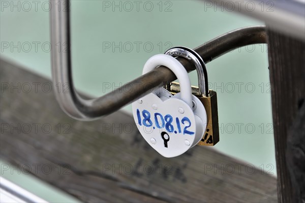 Love locks, Ponte dell Akademica, Grand Canal, A love lock with a date on a metal bridge in Venice, Venice, Veneto, Italy, Europe