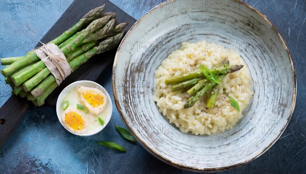 Creamy risotto with asparagus and a poached egg, served on wood, risotto with green asparagus, KI generated, AI generated
