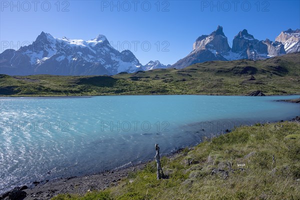 Lago Pehoe, mountain range of the Andes, Torres del Paine National Park, Parque Nacional Torres del Paine, Cordillera del Paine, Towers of the Blue Sky, Region de Magallanes y de la Antartica Chilena, Ultima Esperanza province, UNESCO biosphere reserve, Patagonia, end of the world, Chile, South America