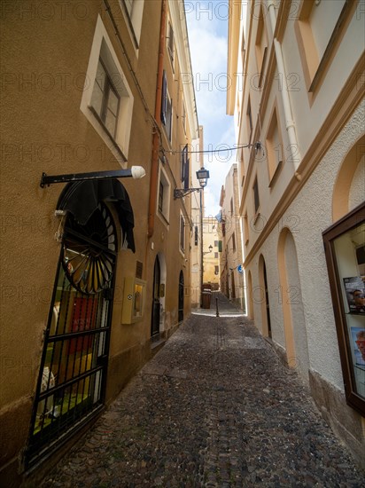 Narrow alley in the old town centre, Alghero, Sardinia, Italy, Europe