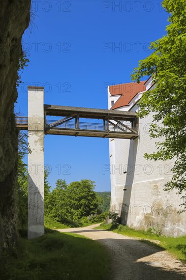 Wildenstein Castle, Spornburg, medieval castle complex, best preserved fortress from the late Middle Ages, entrance, access, bridge, today youth hostel, historic buildings, architecture, Leibertingen, Sigmaringen district, Swabian Alb, Baden-Wuerttemberg, Germany, Europe