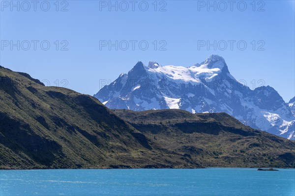 Lago Pehoe, behind it the Andes, Torres del Paine National Park, Parque Nacional Torres del Paine, Cordillera del Paine, Towers of the Blue Sky, Region de Magallanes y de la Antartica Chilena, Ultima Esperanza Province, UNESCO Biosphere Reserve, Patagonia, End of the World, Chile, South America