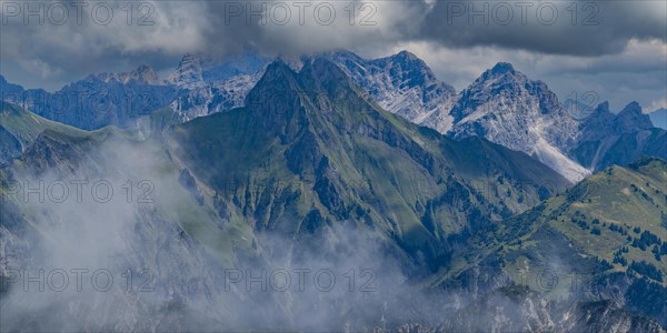 Mountain panorama from Fellhorn, 2038m, to Hoefats, 2259m, Allgaeu Alps, Allgaeu, Bavaria, Germany, Europe