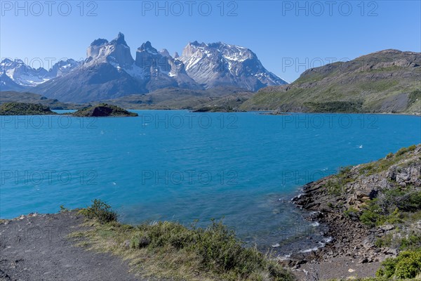 Lago Pehoe, mountain range of the Andes, Torres del Paine National Park, Parque Nacional Torres del Paine, Cordillera del Paine, Towers of the Blue Sky, Region de Magallanes y de la Antartica Chilena, Ultima Esperanza province, UNESCO biosphere reserve, Patagonia, end of the world, Chile, South America