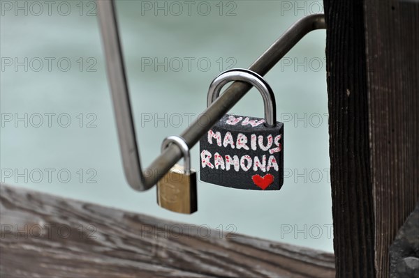 Love locks, Ponte dell Akademica, Grand Canal, A black love lock with a name and a red heart on a bridge in Venice, Venice, Veneto, Italy, Europe