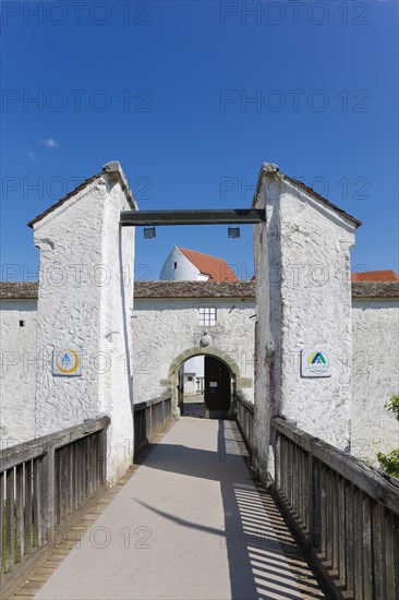 Wildenstein Castle, Spornburg, medieval castle complex, best preserved fortress from the late Middle Ages, entrance, access, bridge, today youth hostel, historic buildings, architecture, Leibertingen, Sigmaringen district, Swabian Alb, Baden-Wuerttemberg, Germany, Europe