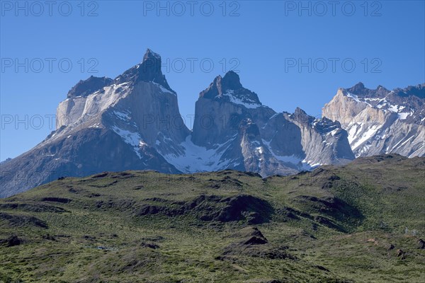 Andes mountain range, sidelight, Torres del Paine National Park, Parque Nacional Torres del Paine, Cordillera del Paine, blue sky towers, Region de Magallanes y de la Antartica Chilena, Ultima Esperanza province, UNESCO biosphere reserve, Patagonia, end of the world, Chile, South America