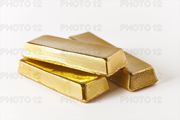 Gold bars on white background. KI generiert, generiert, AI generated