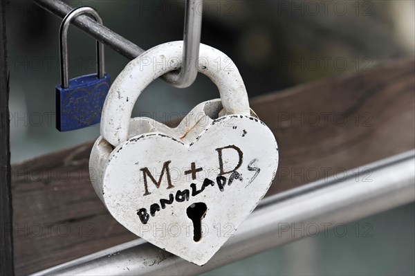 Love locks, Ponte dell Akademica, Grand Canal, Locked heart lock with initials on a railing, symbol of love, Venice, Veneto, Italy, Europe