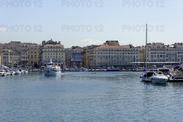 Marseille harbour, view of a coastal town with harbour and boats in the foreground, Marseille, Departement Bouches-du-Rhone, Region Provence-Alpes-Cote d'Azur, France, Europe