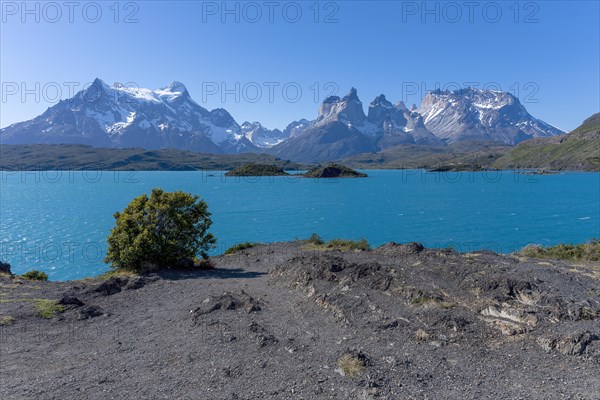 Lago Pehoe, mountain range of the Andes, Torres del Paine National Park, Parque Nacional Torres del Paine, Cordillera del Paine, Towers of the Blue Sky, Region de Magallanes y de la Antartica Chilena, Ultima Esperanza province, UNESCO biosphere reserve, Patagonia, end of the world, Chile, South America