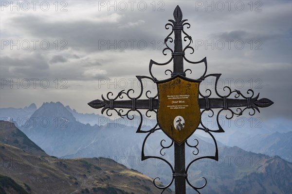 Cast-iron memorial cross for Josef Boeck, master shepherd of the rear Seealpe, near Seealpsee, Nebelhorn, Allgaeu Alps, Allgaeu, Bavaria, Germany, Europe