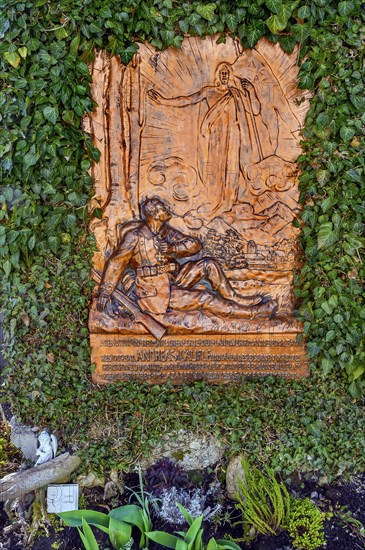 Gravestone entwined with ivy depicting a soldier with an Iron Cross, Allgaeu, Swabia, Bavaria, Germany, Europe