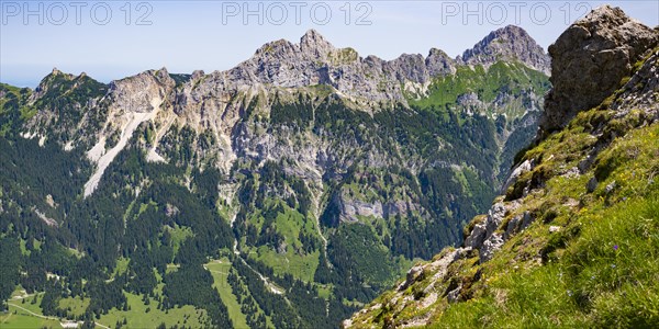 Mountain panorama from the Krinnenspitze, 2000m, behind Friedberger Klettersteig, Rote Flueh, 2108m, Gimpel, 2173m and Koellenspitze, 2238m, Tannheimer Berge, Allgaeu Alps, Tyrol, Austria, Europe