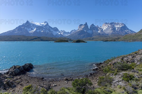 Lago Pehoe, mountain range of the Andes, Torres del Paine National Park, Parque Nacional Torres del Paine, Cordillera del Paine, Towers of the Blue Sky, Region de Magallanes y de la Antartica Chilena, Ultima Esperanza province, UNESCO biosphere reserve, Patagonia, end of the world, Chile, South America