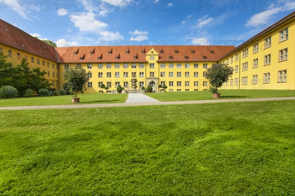 Winnental Castle built in the 15th century by the Teutonic Knights as the seat of the Winnender Kommende, former castle of the Teutonic Order, today Winnenden Castle Clinic Centre for Psychiatry, castle building, historical building, architecture, castle park, lawn, meadow, fountain, clock, paths, Winnenden, Rems-Murr-Kreis, Baden-Wuerttemberg, Germany, Europe