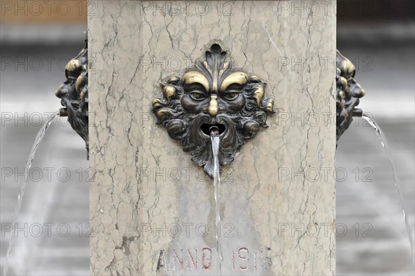 Rialto Market, shell fountain, detail of a historic fountain with gargoyle, Venice, Veneto, Italy, Europe