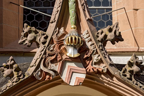 Coat of arms of the Lords of Eppstein with helmet and crest of peacock feathers above porch and portal, painted sandstone, stone, stonemasonry, Gothic St Mary's Church, Middle Ages, Old Town, Ortenberg, Vogelsberg, Wetterau, Hesse, Germany, Europe