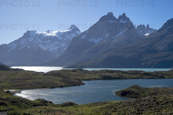 Lago Pehoe, mountain range of the Andes, backlight, Torres del Paine National Park, Parque Nacional Torres del Paine, Cordillera del Paine, towers of the blue sky, Region de Magallanes y de la Antartica Chilena, Ultima Esperanza province, UNESCO biosphere reserve, Patagonia, end of the world, Chile, South America