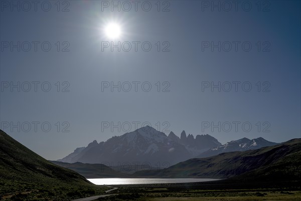 Lago Pehoe, mountain range of the Andes, backlight, sun, Torres del Paine National Park, Parque Nacional Torres del Paine, Cordillera del Paine, towers of the blue sky, Region de Magallanes y de la Antartica Chilena, Ultima Esperanza province, UNESCO biosphere reserve, Patagonia, end of the world, Chile, South America