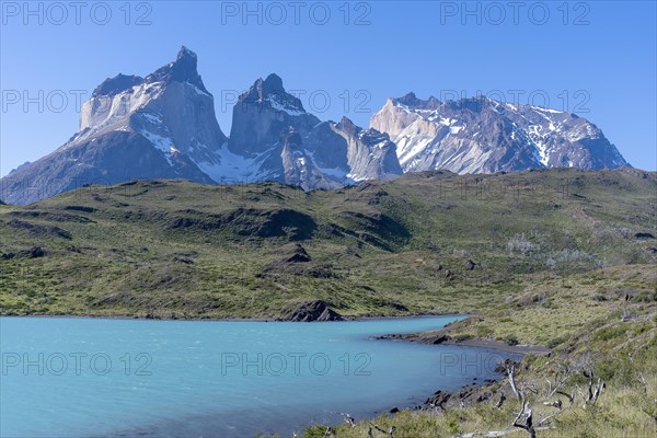 Lago Pehoe, mountain range of the Andes, Torres del Paine National Park, Parque Nacional Torres del Paine, Cordillera del Paine, Towers of the Blue Sky, Region de Magallanes y de la Antartica Chilena, Ultima Esperanza province, UNESCO biosphere reserve, Patagonia, end of the world, Chile, South America