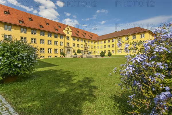 Winnental Castle built in the 15th century by the Teutonic Knights as the seat of the Winnender Kommende, former castle of the Teutonic Order, today Winnenden Castle Clinic Centre for Psychiatry, castle building, historical building, architecture, castle park, lawn, meadow, fountain, Winnenden, Rems-Murr district, Baden-Wuerttemberg, Germany, Europe