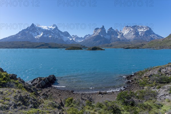 Lago Pehoe, mountain range of the Andes, Torres del Paine National Park, Parque Nacional Torres del Paine, Cordillera del Paine, Towers of the Blue Sky, Region de Magallanes y de la Antartica Chilena, Ultima Esperanza province, UNESCO biosphere reserve, Patagonia, end of the world, Chile, South America