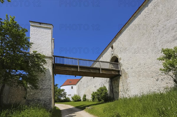 Wildenstein Castle, Spornburg, medieval castle complex, best preserved fortress from the late Middle Ages, entrance, access, bridge, today youth hostel, historic buildings, architecture, Leibertingen, Sigmaringen district, Swabian Alb, Baden-Wuerttemberg, Germany, Europe