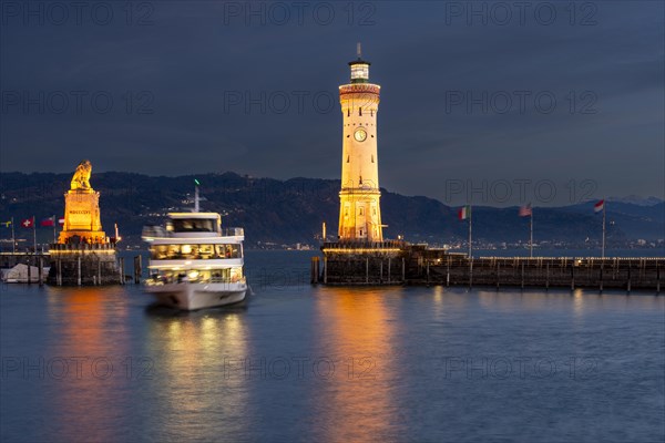 Harbour with lighthouse and Bavarian Lion, Lindau am Lake Constance, Bavaria, Germany, Europe