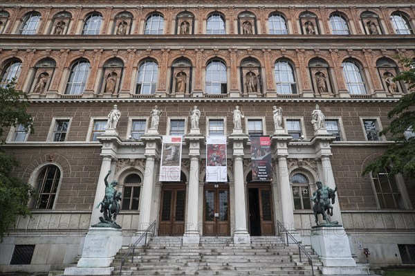 Main facade of the Academy of Fine Arts, Italian Renaissance, opened in 1877, Vienna, Austria, Europe