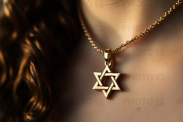 Neclace with religious jewish star of david around woman's neck. KI generiert, generiert, AI generated