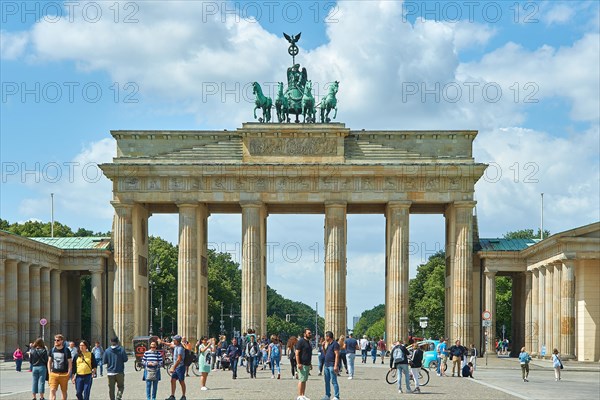 06.07.2020, Germany, Berlin, Strasse des 17. Juni, View of the Brandenburg Gate in west direction, Berlin, Berlin, Germany, Europe