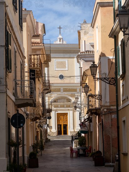 Alley in the old town centre, behind the church of Santa Maria Maddalenal, Maddalena, Isola La Maddalena, Sardinia, Italy, Europe