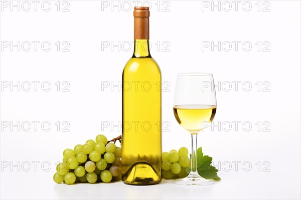 Glass and bottle of white wine with grapes on white background. KI generiert, generiert, AI generated