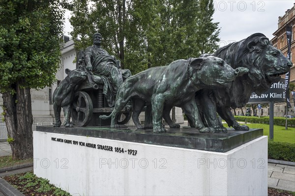 Marc Anton, sculpture by Arthur Strasser, 1854-1927, in front of the exhibition centre of the Vienna Secession, Vienna, Austria, Europe